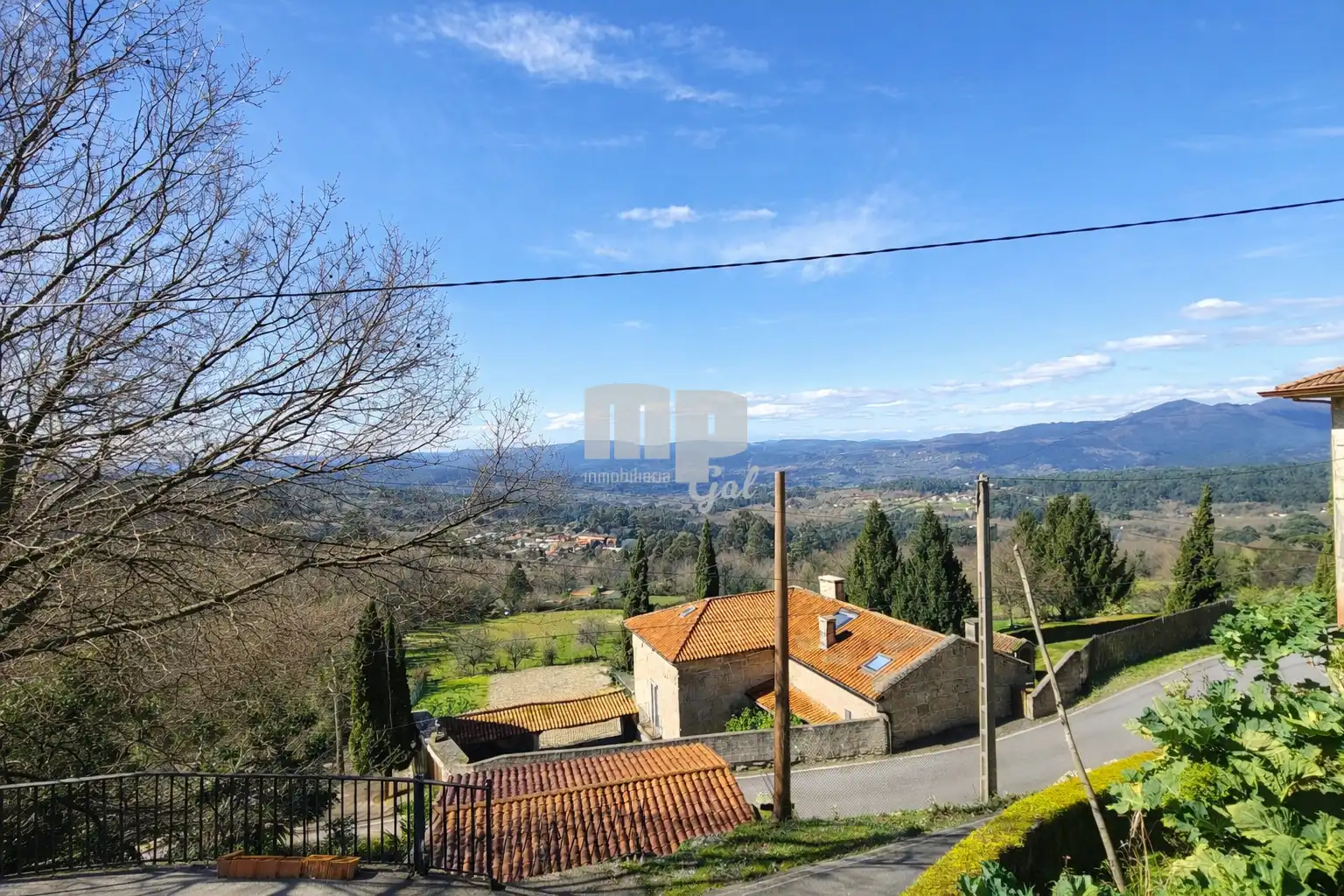 Vista exterior de Casa adosada en venta en Covelo con Jardín privado, Terraza y Trastero
