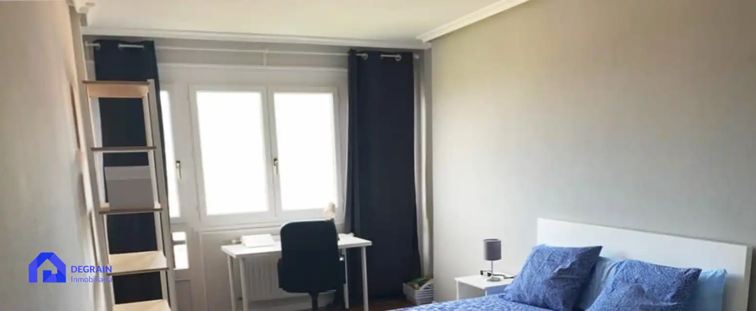 Bedroom of Attic for rent in Oviedo   with Heating, Private garden and Terrace