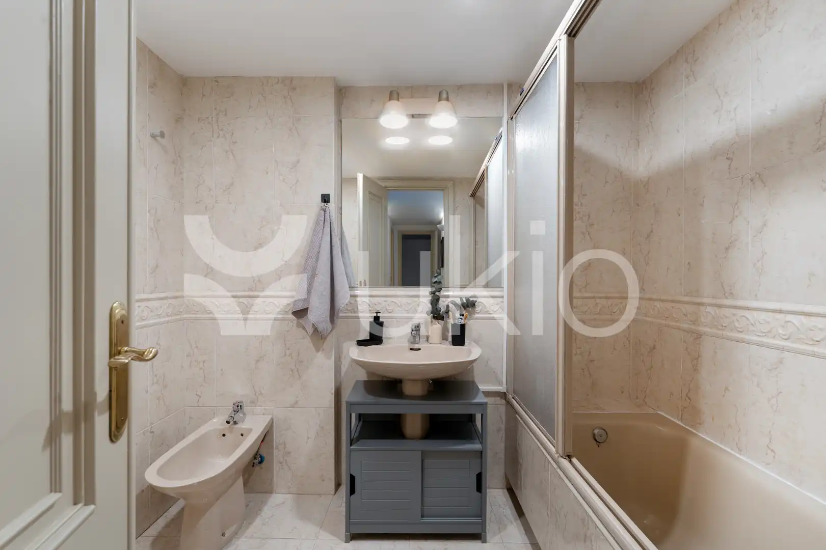 Bathroom of Apartments for rent in Madrid  with Air Conditioner, Heating and Furnished