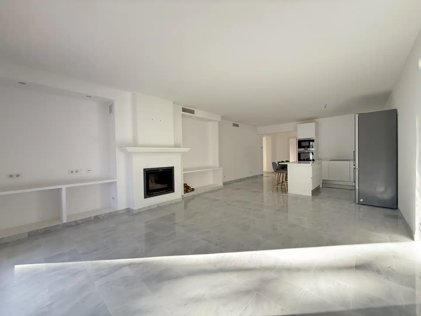 Sala d'estar de Àtic de lloguer en Marbella amb Aire condicionat, Calefacció i Terrassa