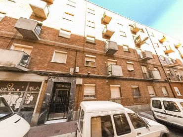 Pis amb balcó en venda a Calle Caamaño 37