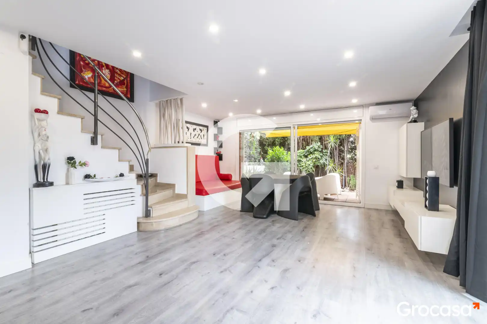Sala de estar de Casa adosada en venta en Sant Joan Despí con Aire acondicionado, Calefacción y Terraza