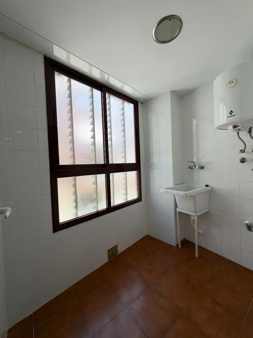 Baño de Piso de alquiler en Aldaia con Aire acondicionado y Terraza
