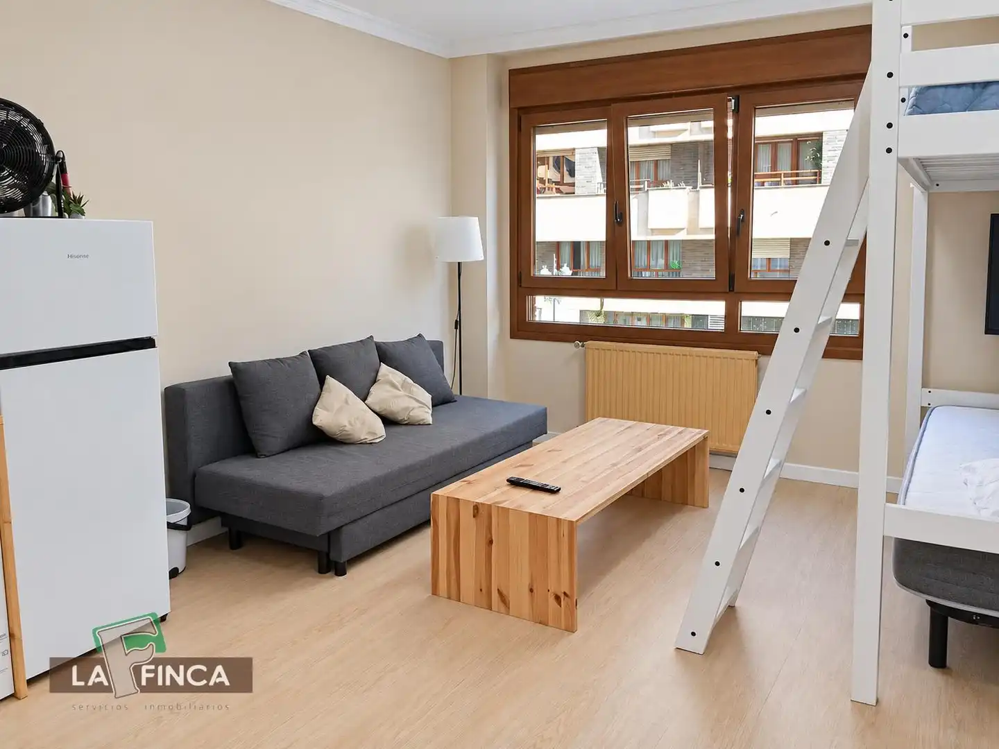 Sala d'estar de Estudi en venda en Ería - Masip