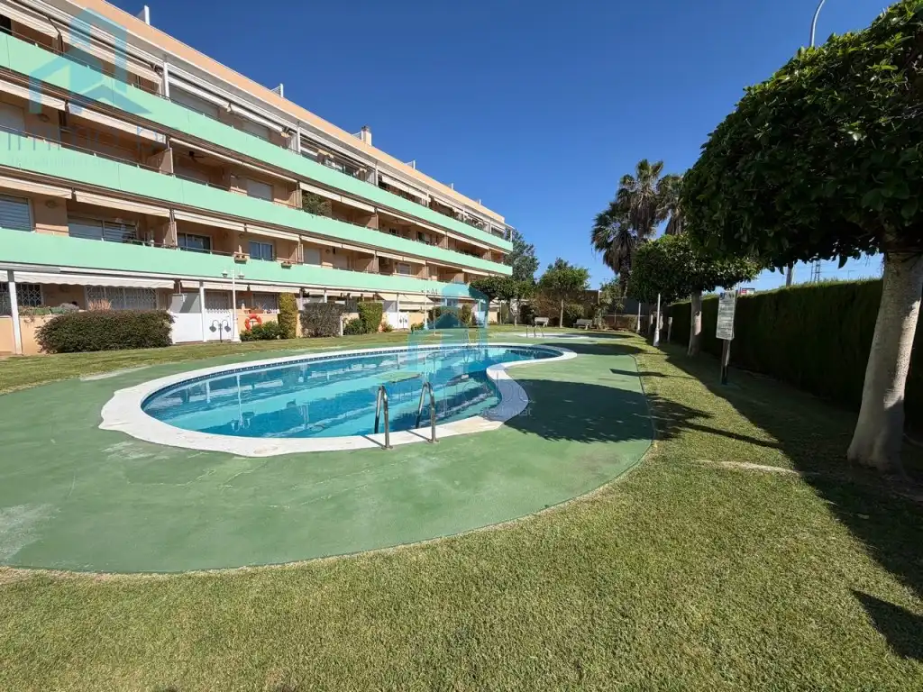 Piscina de Planta baixa en venda en La Pobla de Montornès  