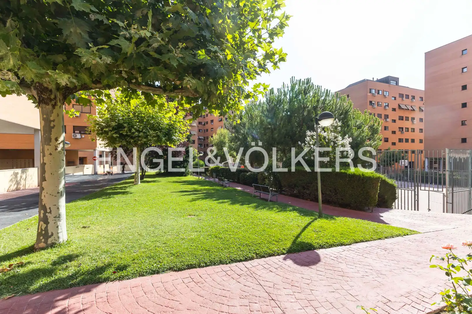 Vista exterior de Pis en venda en Madrid amb Aire condicionat, Calefacció i Jardí privat