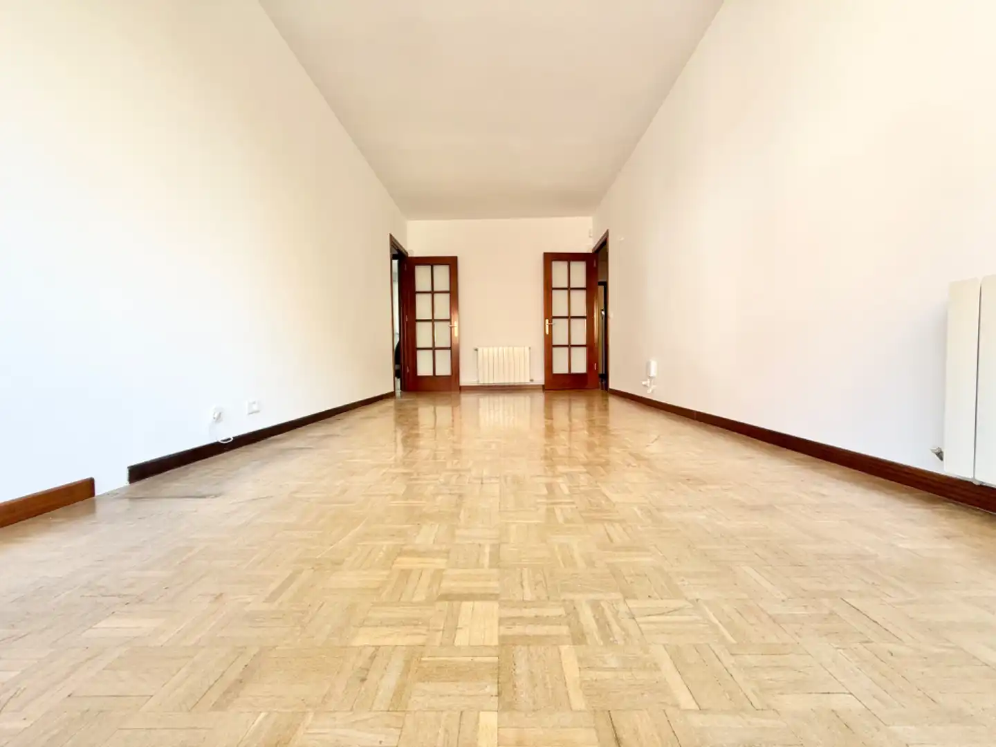 Living room of Flat for sale in Sant Just Desvern  with Air Conditioner, Heating and Parquet flooring