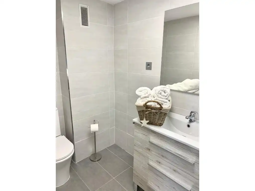 Badezimmer von Wohnungen zum Verkauf in Miramar mit Terrasse und Schwimmbad