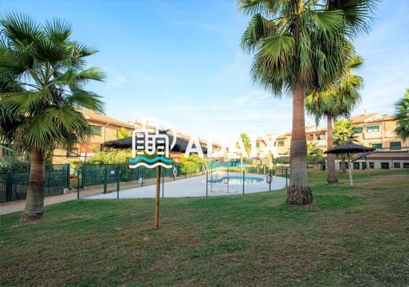 Vista exterior de Casa o xalet en venda en Cáceres Capital amb Aire condicionat, Calefacció i Terrassa