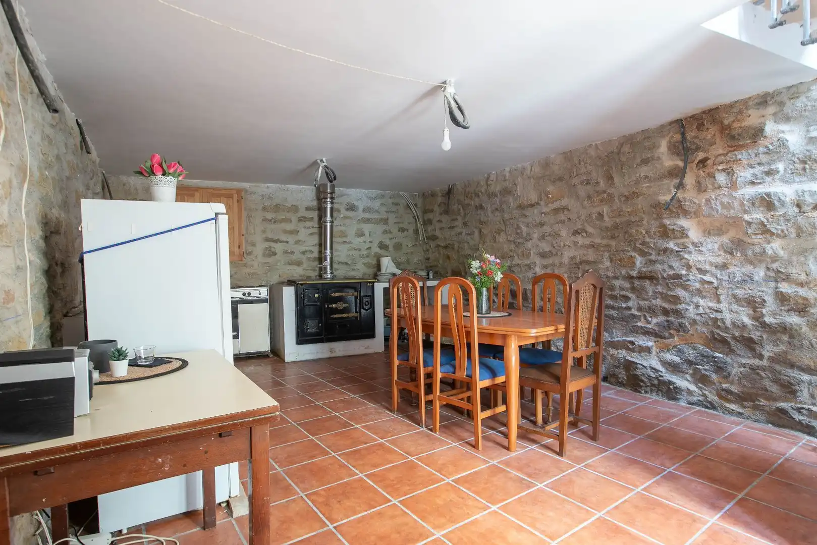 Küche von Country house zum Verkauf in Guirguillano mit Heizung, Terrasse und Abstellraum
