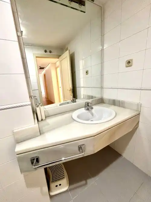 Bathroom of Flat for sale in Madrid  with Air Conditioner, Heating and Parquet flooring