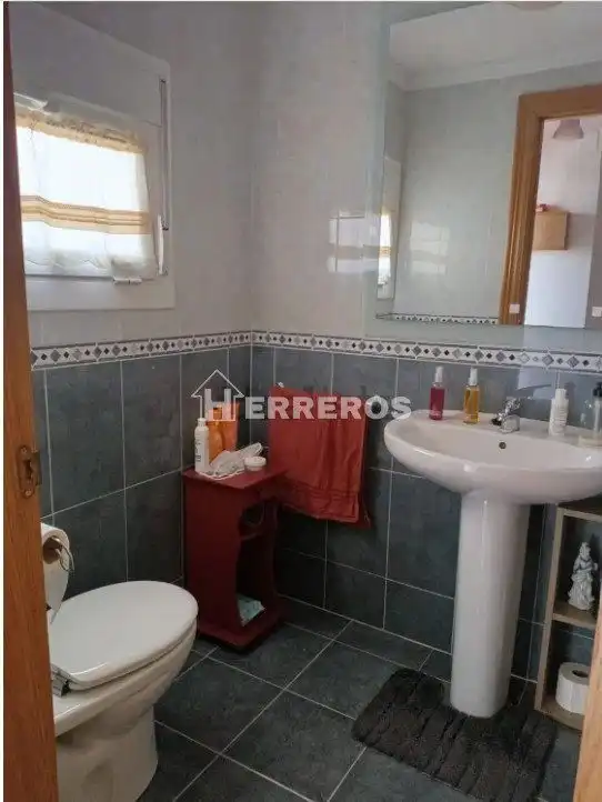 Bany de Casa adosada en venda en Alesanco amb Calefacció, Parquet i Terrassa