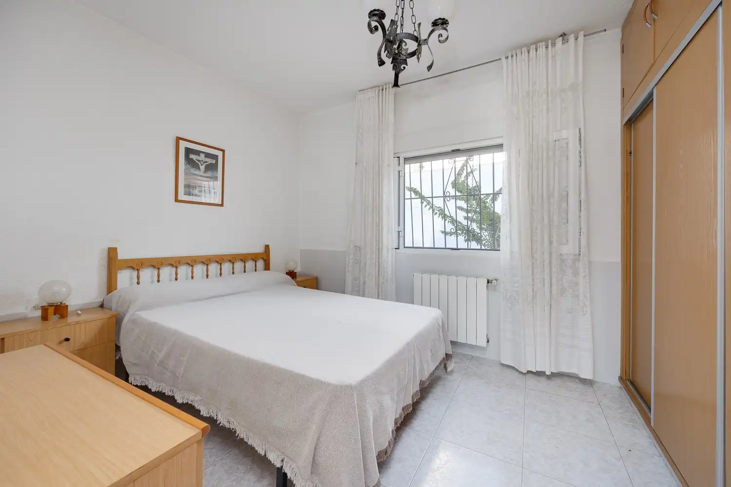 Habitación de Casa adosada en venta en Torrevieja con Aire acondicionado, Calefacción y Jardín privado