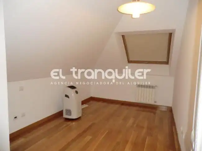Habitación de Dúplex de alquiler en Majadahonda con Trastero, Piscina y Lavadora
