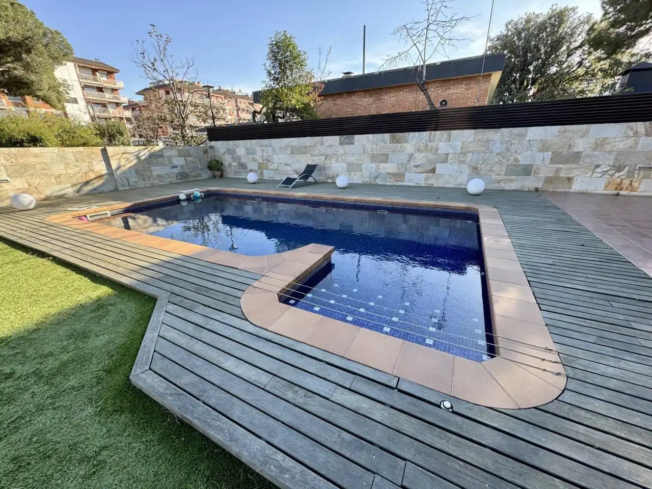 Piscina de Casa o xalet en venda en Cerdanyola del Vallès