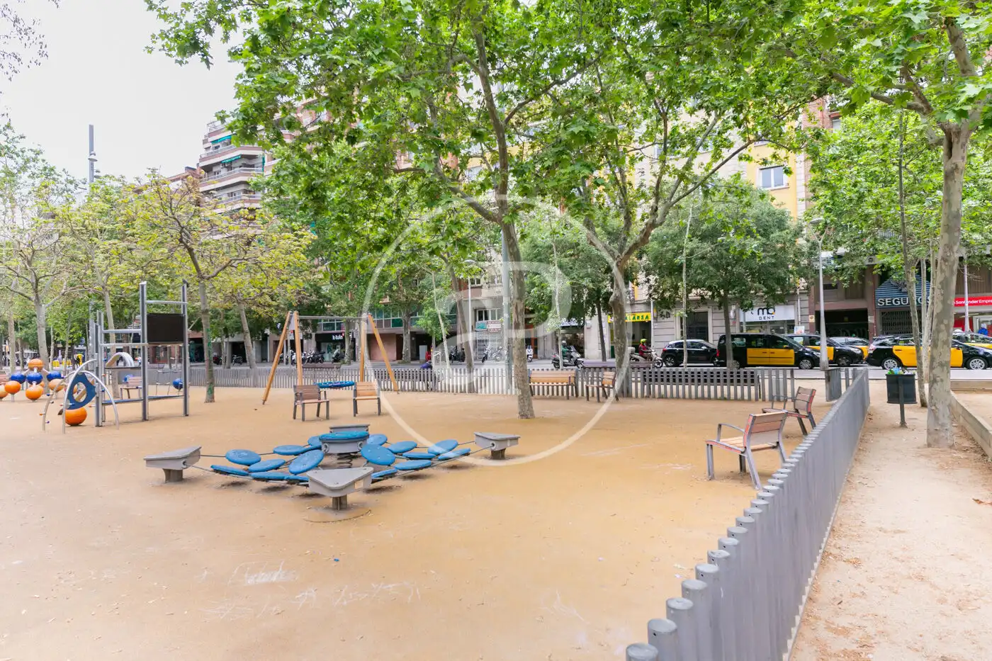 Vista exterior de Pis en venda en Barcelona amb Calefacció i Balcó