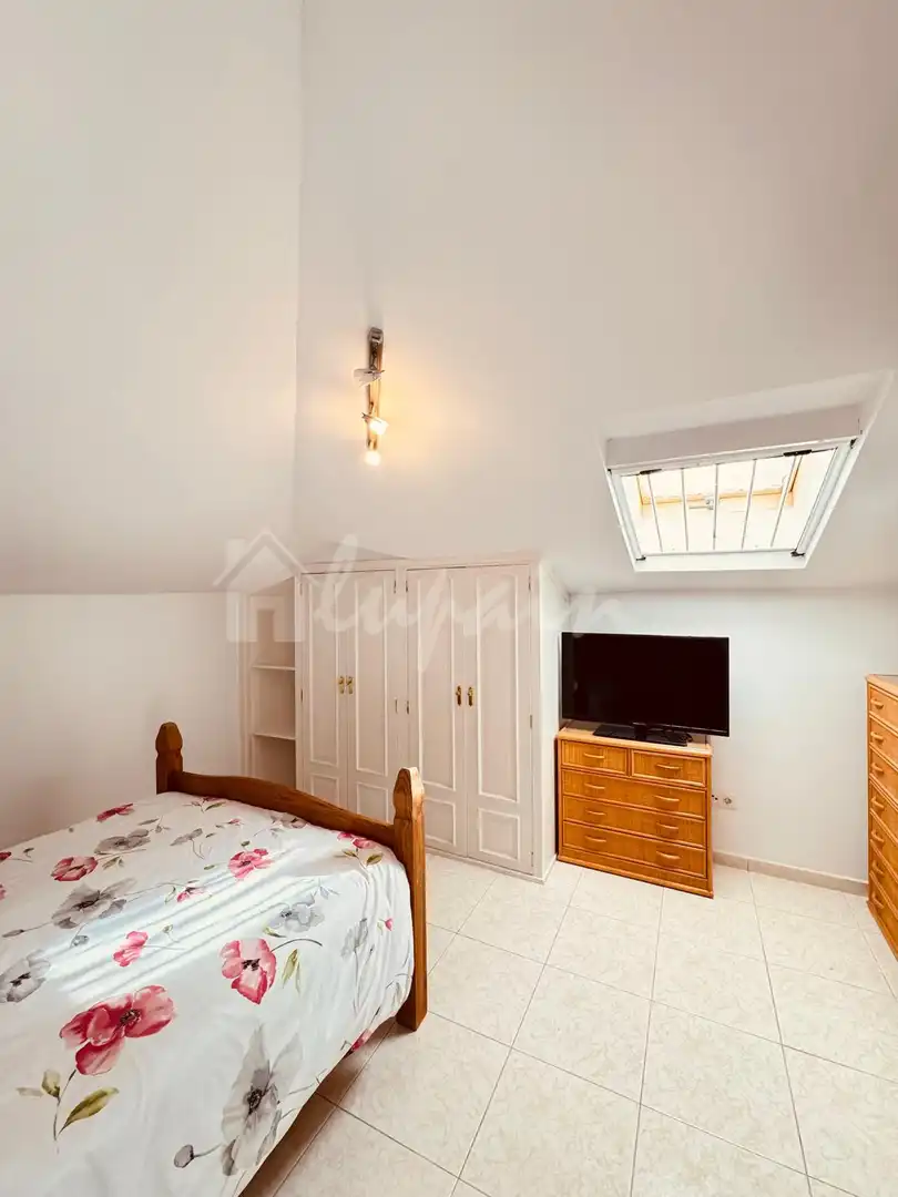 Schlafzimmer von Dachboden zum Verkauf in Arona