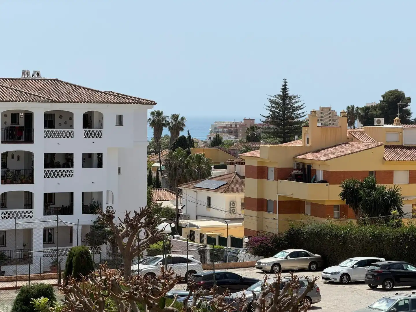 Vista exterior de Piso en venta en Torremolinos con Terraza y Piscina comunitaria