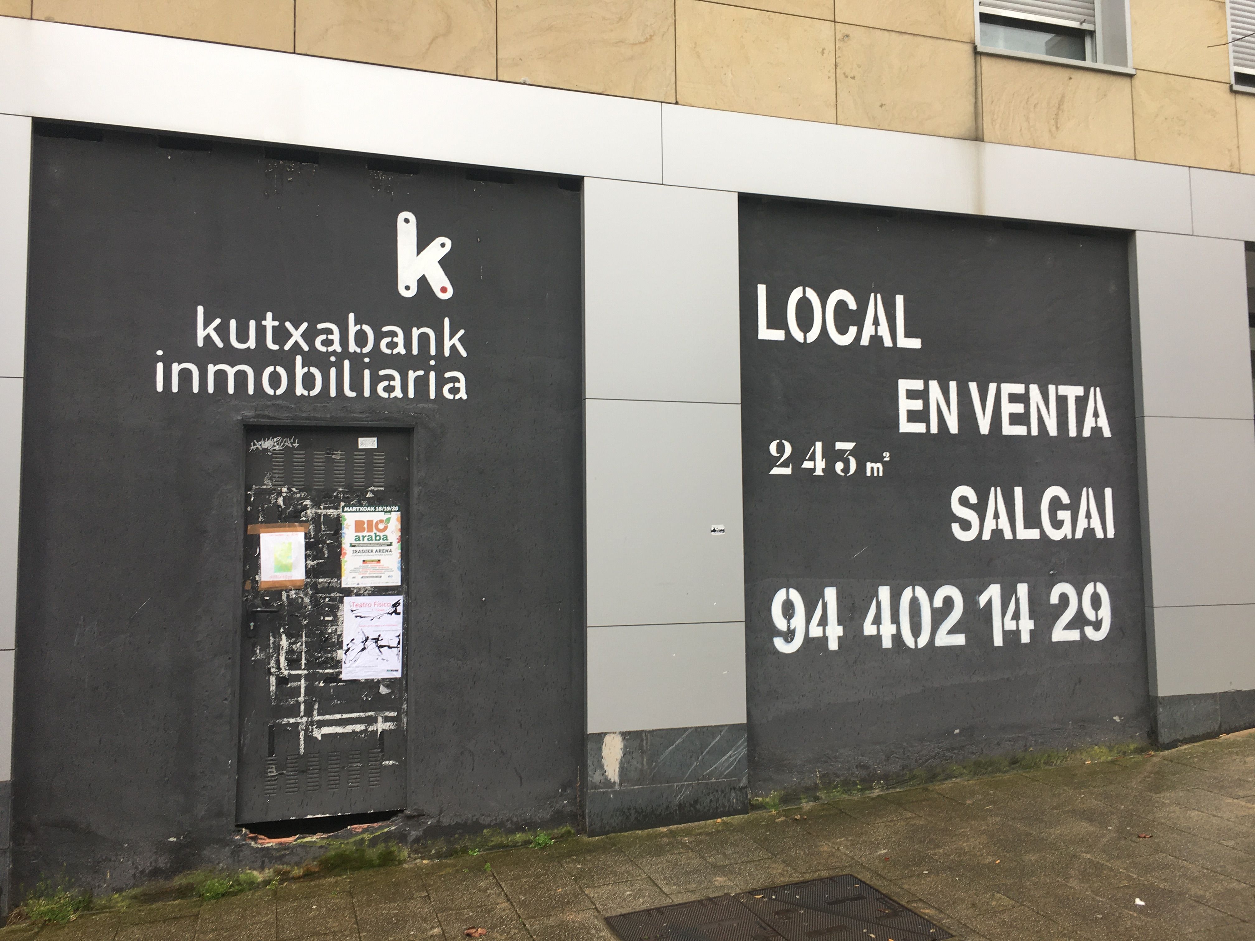 Vista exterior de Local en venda en Vitoria - Gasteiz amb Calefacció