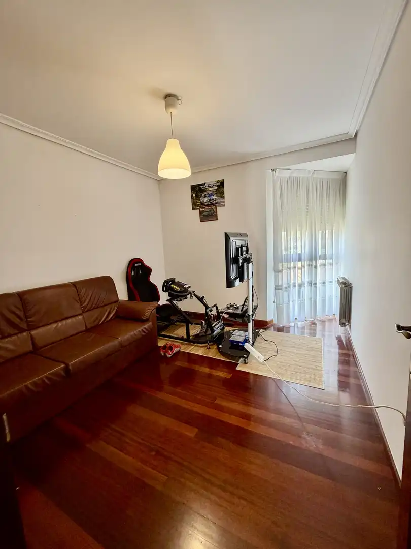Sala de estar de Casa adosada en venta en Penagos con Calefacción, Jardín privado y Terraza