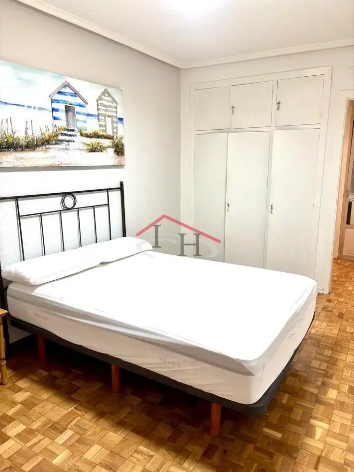 Habitación de Apartamento de alquiler en León Capital  con Calefacción y Amueblado