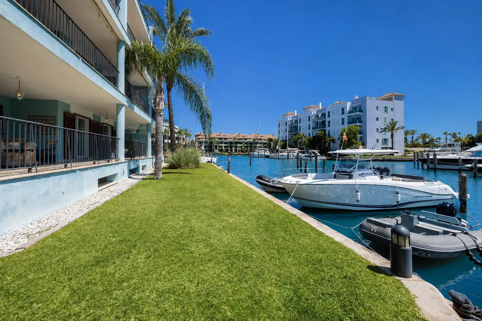 Piscina de Dúplex en venda en Sotogrande amb Aire condicionat, Terrassa i Traster