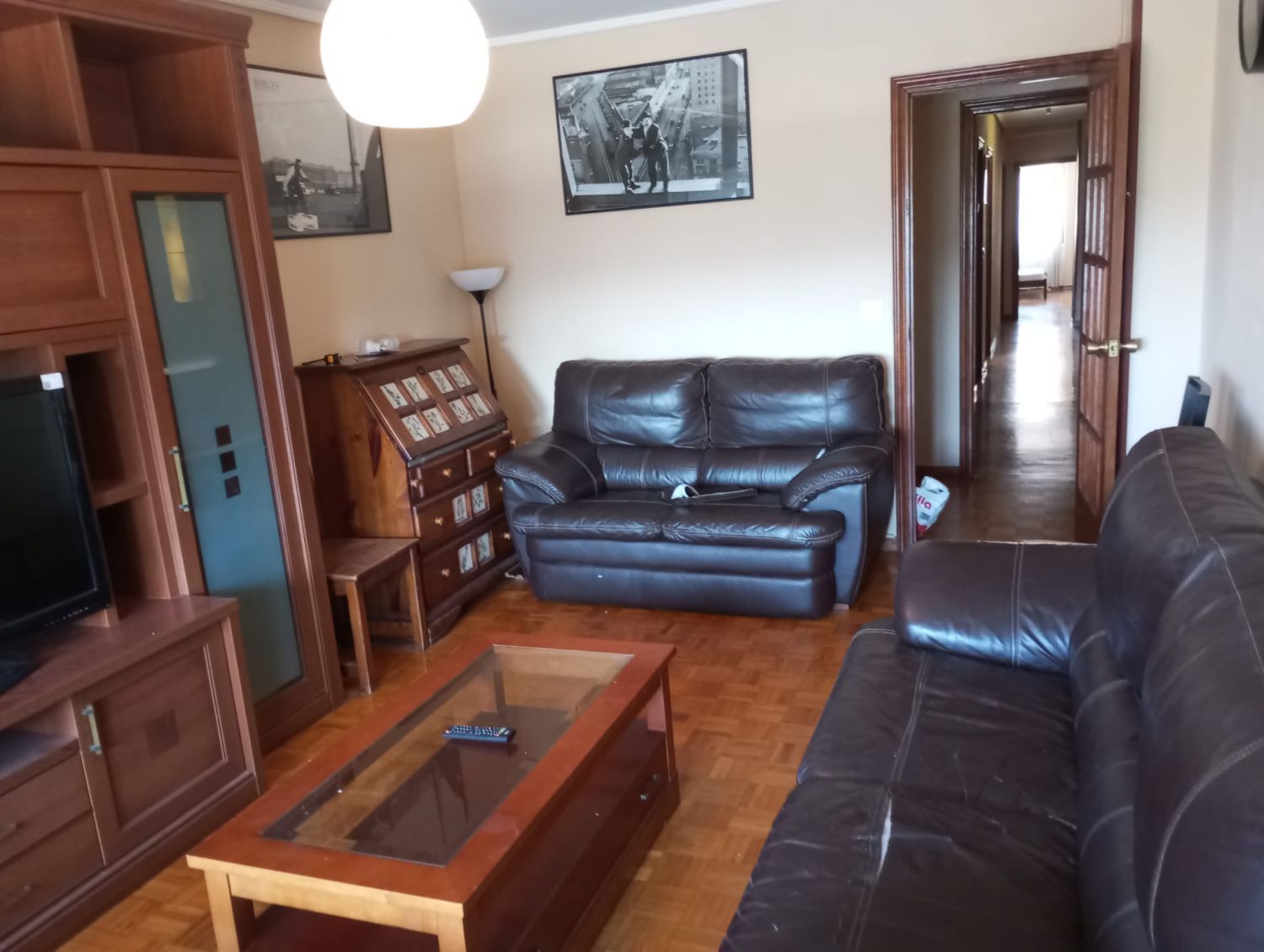 Sala d'estar de Pis de lloguer en Oleiros amb Parquet