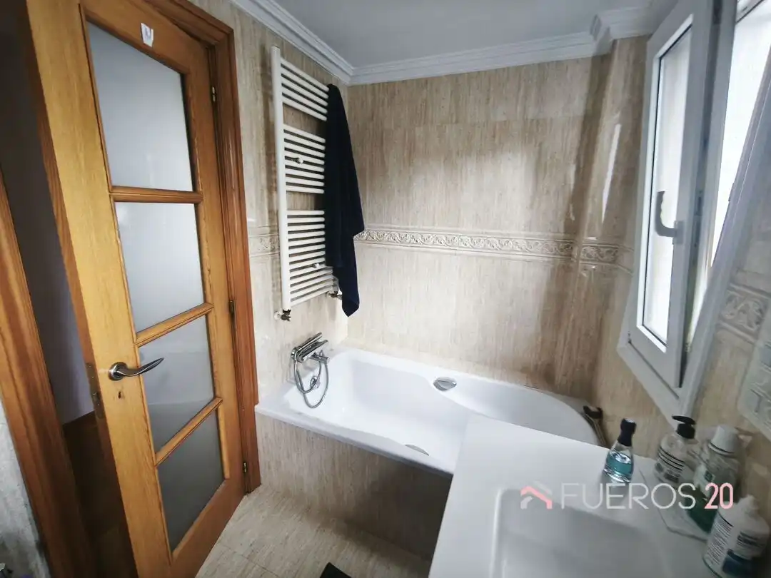 Badezimmer von Wohnung zur Miete in Barakaldo  mit Heizung