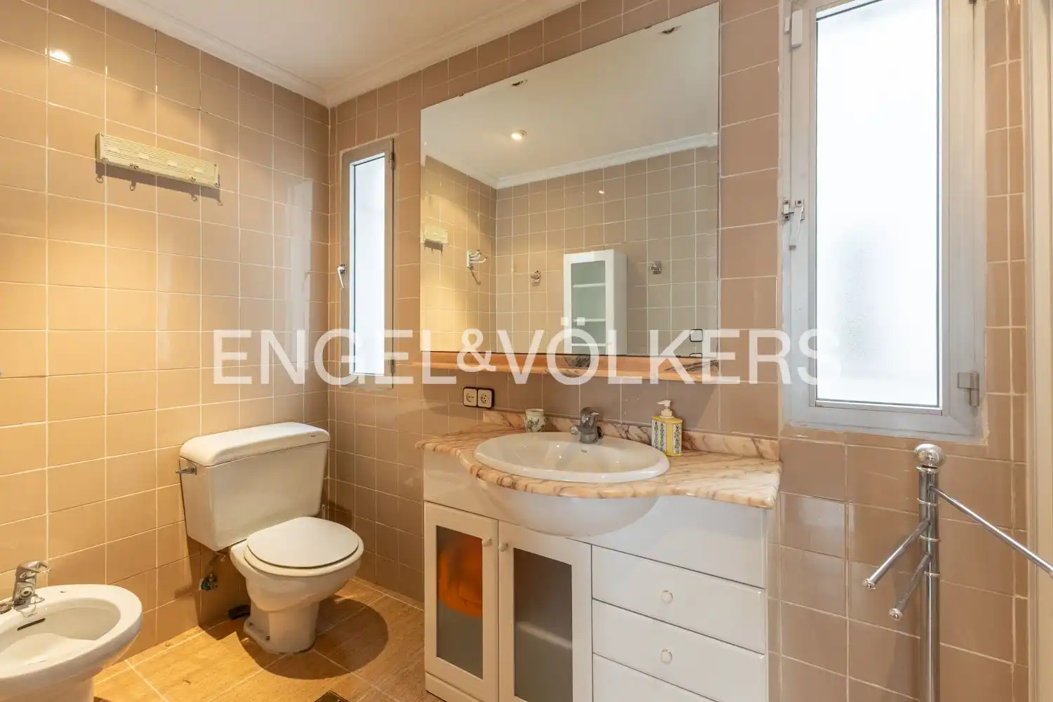 Baño de Piso en venta en Valencia con Calefacción y Balcón