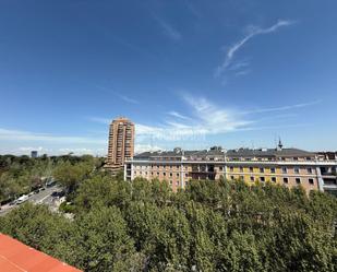 Vista exterior de Àtic en venda en  Madrid Capital amb Calefacció, Terrassa i Traster