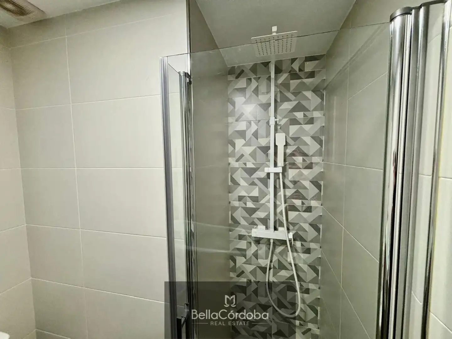 Bathroom of Flat for sale in Córdoba  with Air Conditioner, Heating and Terrace