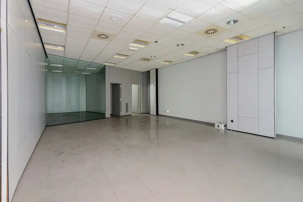 Locale commerciale in vendita a C/ Palacio Valdés, imagen 2