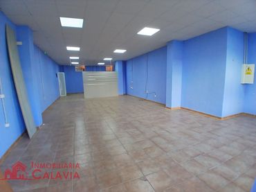 Local comercial en venda a Baeza