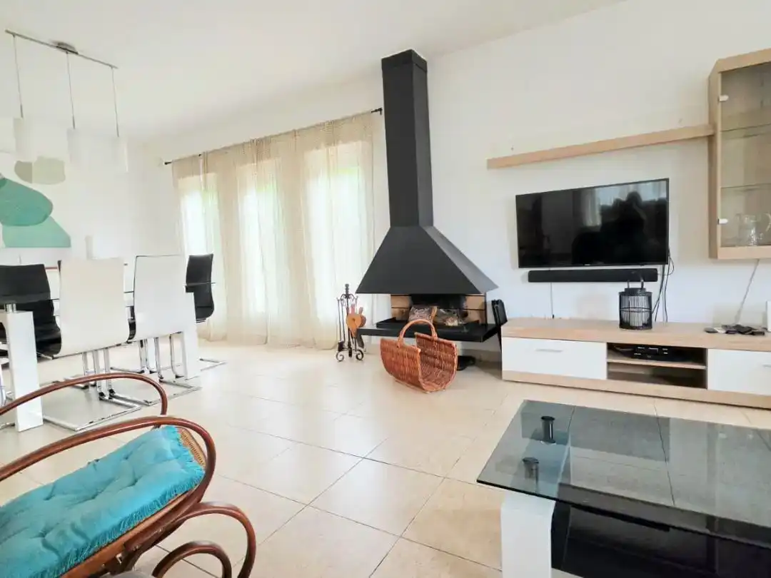 Wohnzimmer von Wohnung zur Miete in Gata de Gorgos mit Klimaanlage, Privatgarten und Schwimmbad