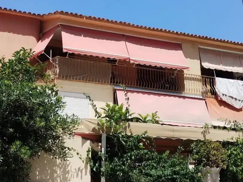 Vista exterior de Casa adosada en venda en Benidorm amb Aire condicionat i Piscina