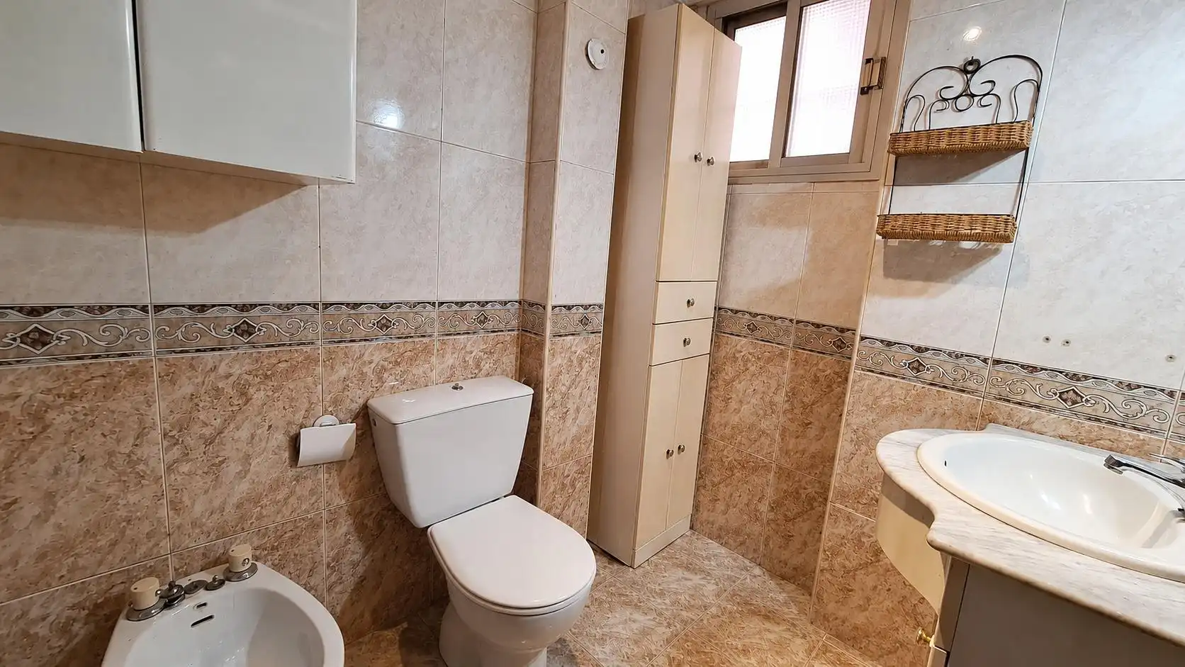 Bathroom of Flat for sale in Córdoba  with Air Conditioner and Heating