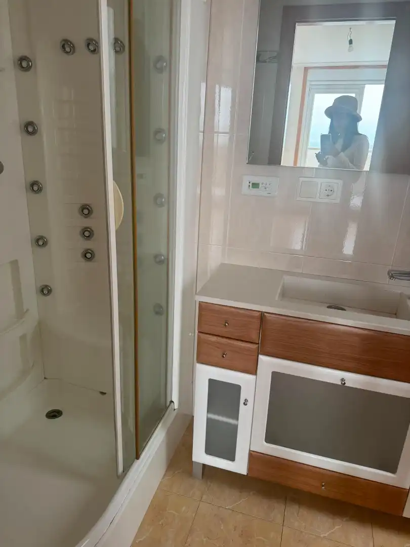 Bathroom of Flat for rent in Santiago de Compostela   with Parquet flooring, Furnished and Oven