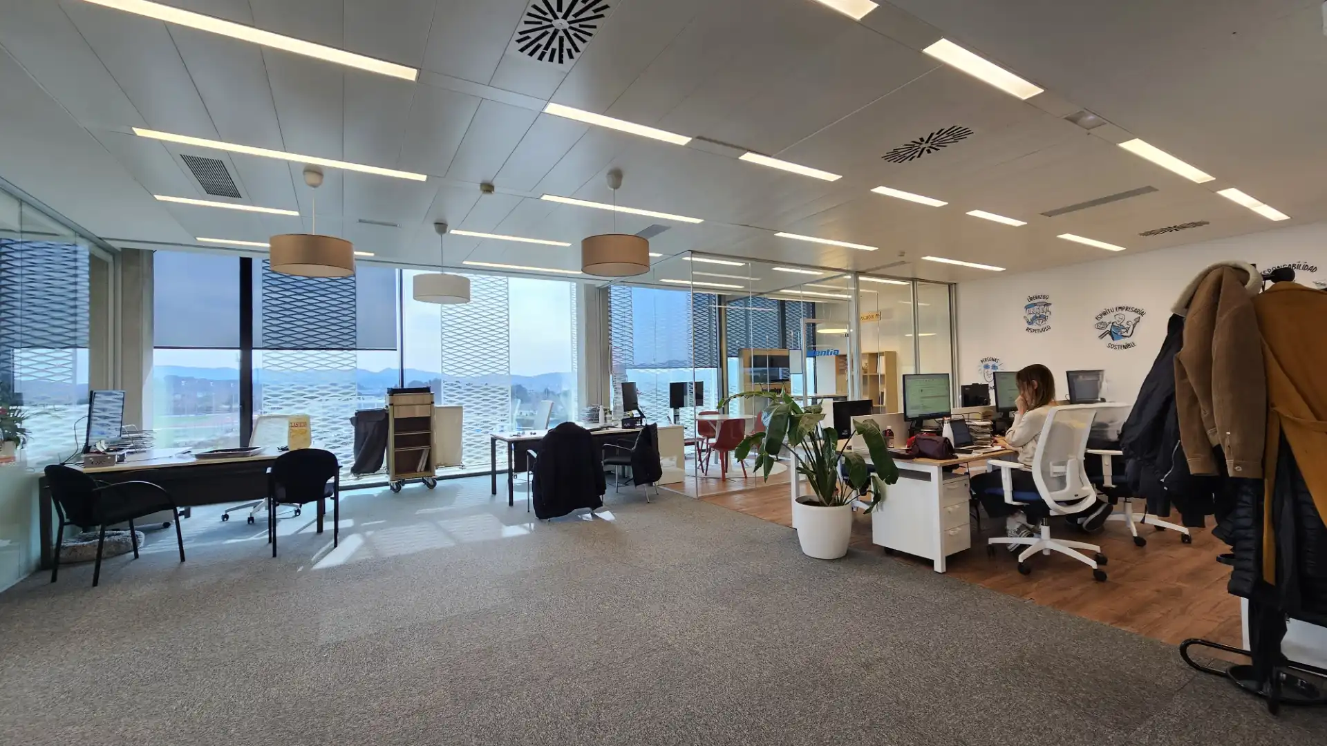 Oficina de lloguer en Sant Cugat del Vallès amb Calefacció, Internet i Alarma