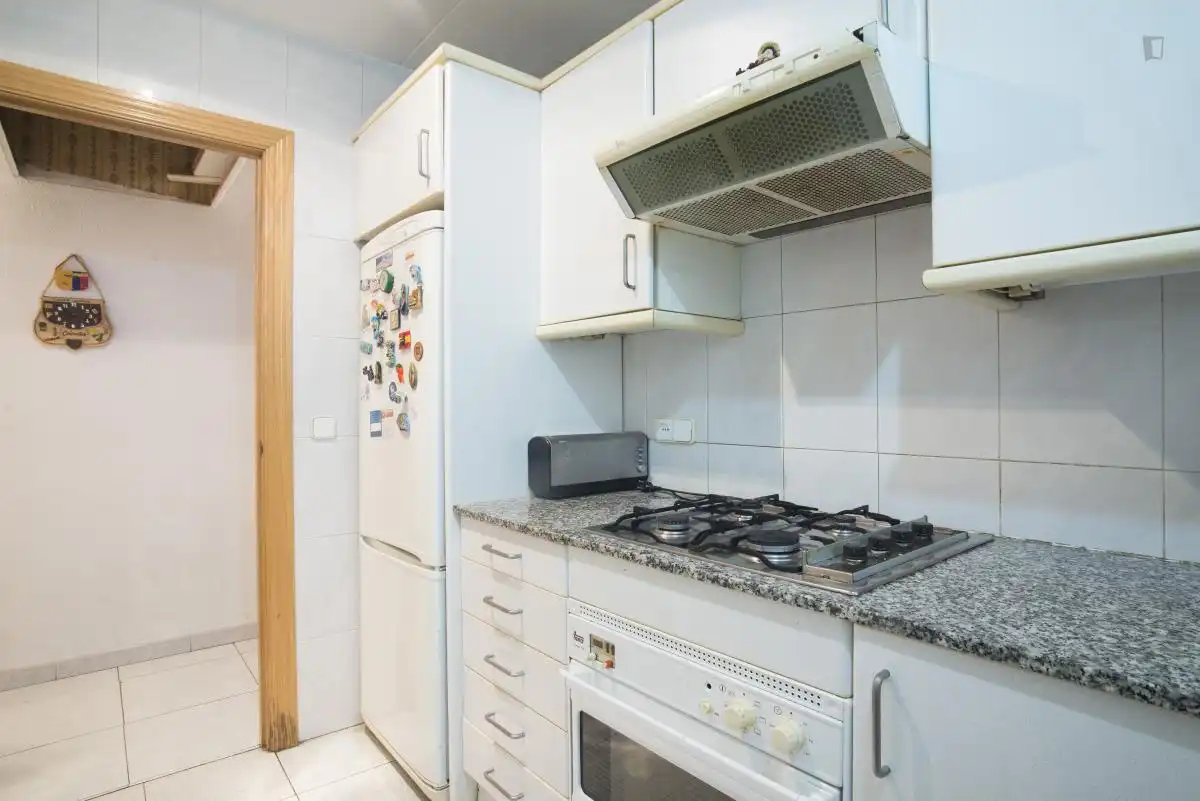 Cocina de Apartamento para compartir en Barcelona con Aire acondicionado, Calefacción y Amueblado
