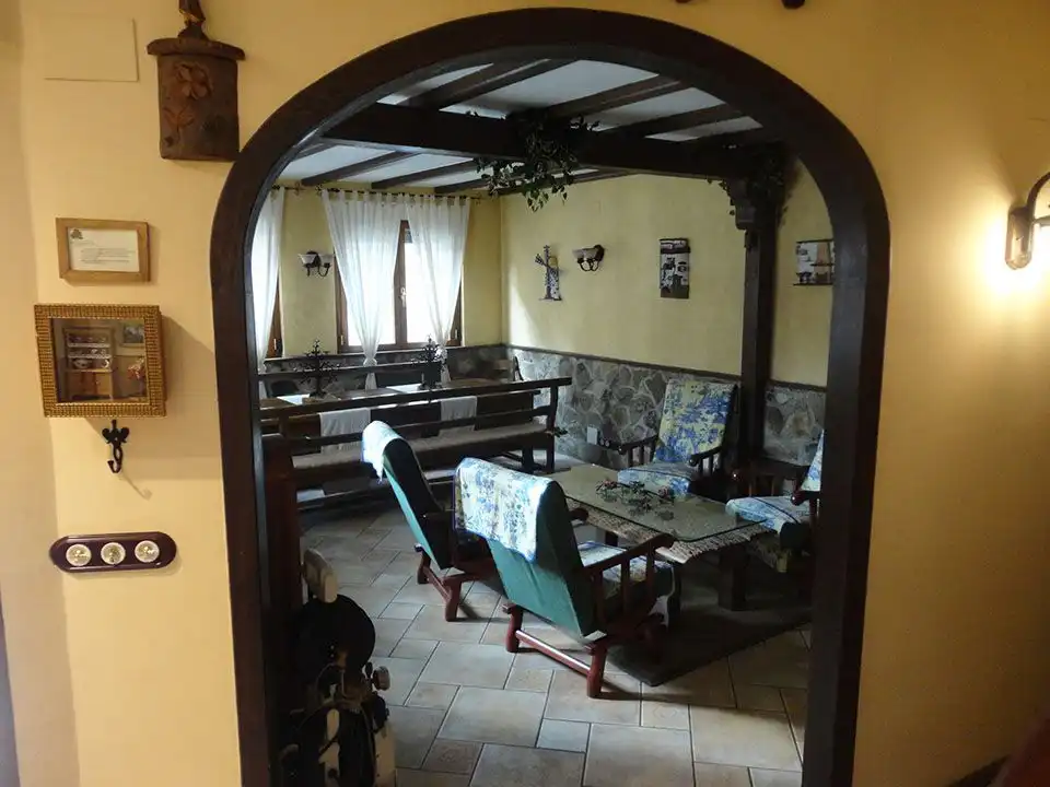Casa adosada en venda en Riocavado de la Sierra amb Calefacció, Traster i Moblat