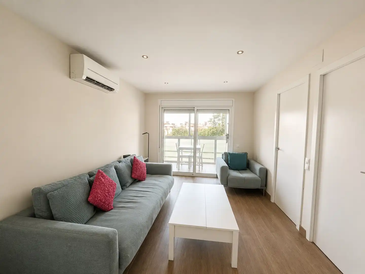 Living room of Flat for sale in El Prat de Llobregat  with Air Conditioner, Heating and Parquet flooring