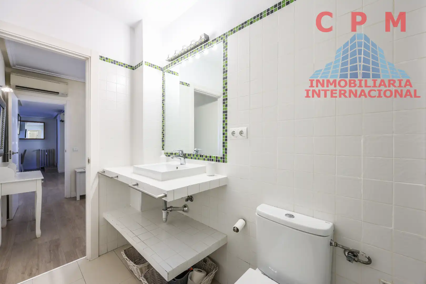 Bathroom of Attic for rent in Madrid  with Air Conditioner, Heating and Parquet flooring