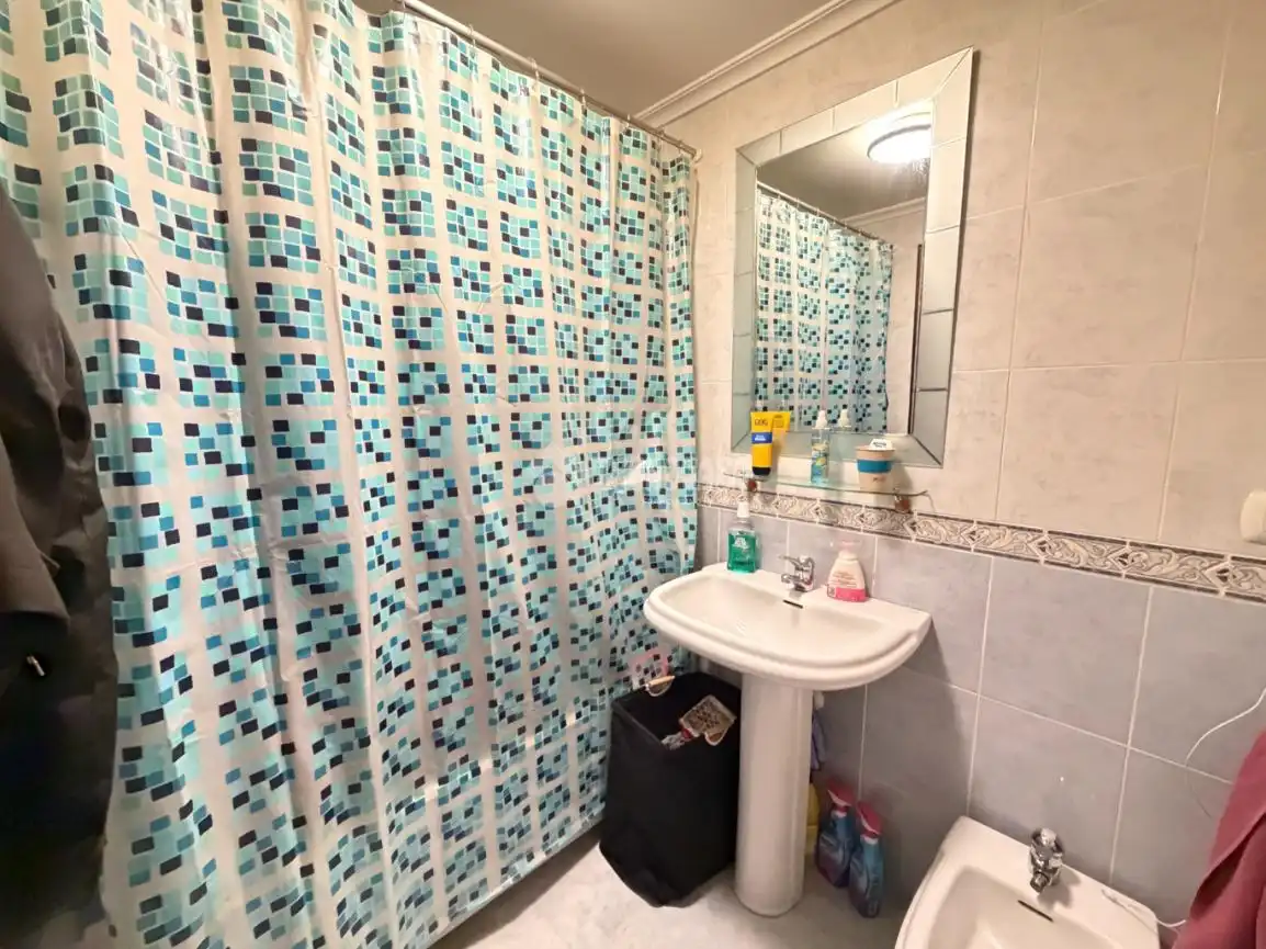 Baño de Piso en venta en Santander con Calefacción, Trastero y Amueblado