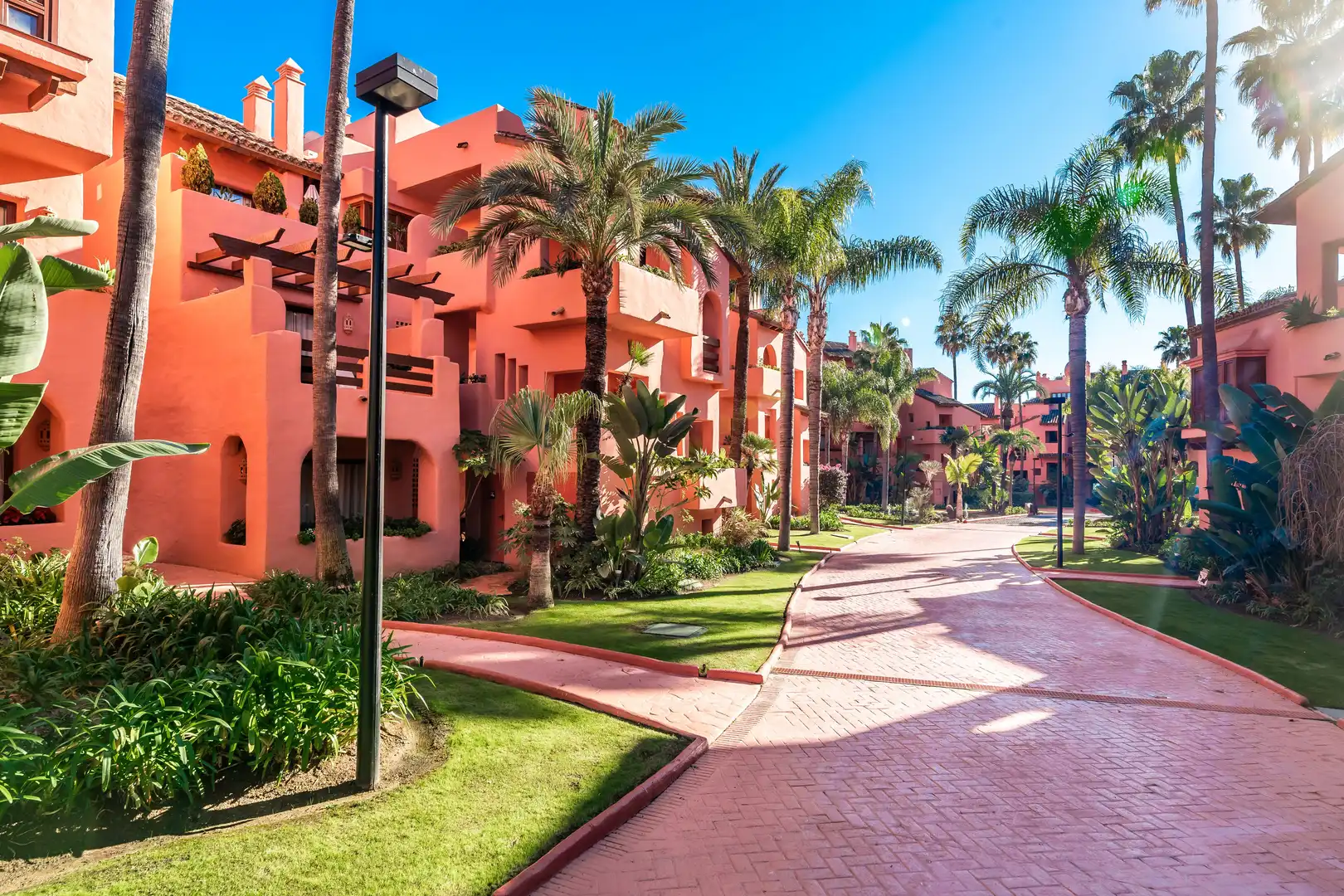 Vista exterior de Planta baja en venta en Estepona con Aire acondicionado, Calefacción y Parquet