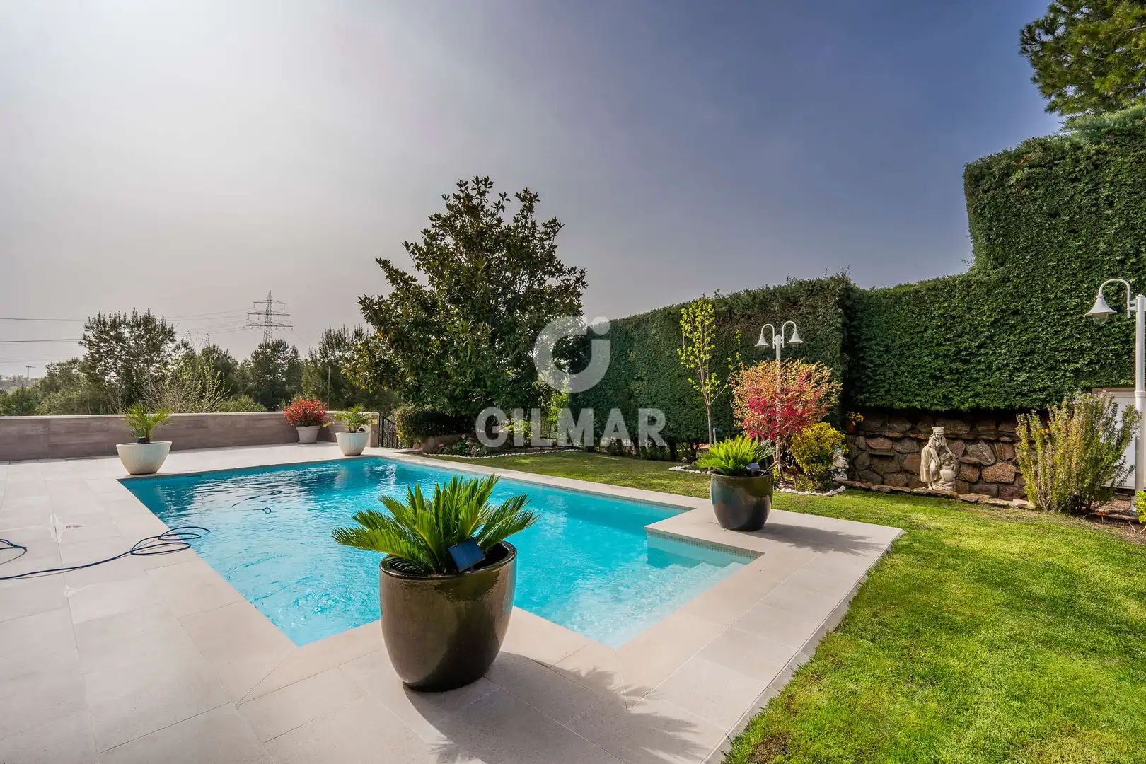 Piscina de Casa adosada en venda en Madrid amb Calefacció, Jardí privat i Piscina