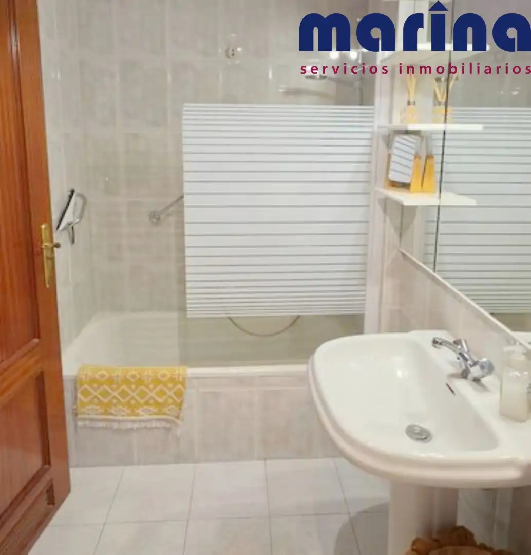 Bathroom of Flat for sale in  Pamplona / Iruña  with Heating, Parquet flooring and Storage room