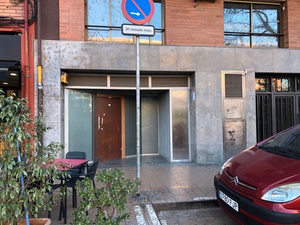 Vista exterior de Local en venda en  Barcelona Capital