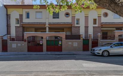 Vista exterior de Casa adosada en venda en Armilla amb Aire condicionat, Calefacció i Parquet