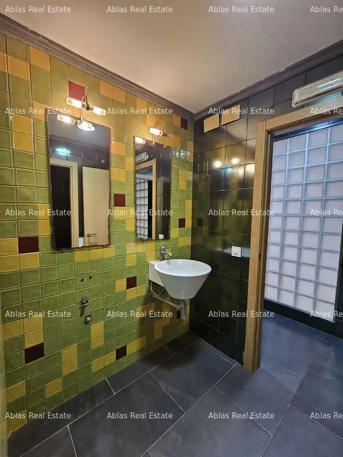 Badezimmer von Fabrikhallen zur Miete in Catarroja