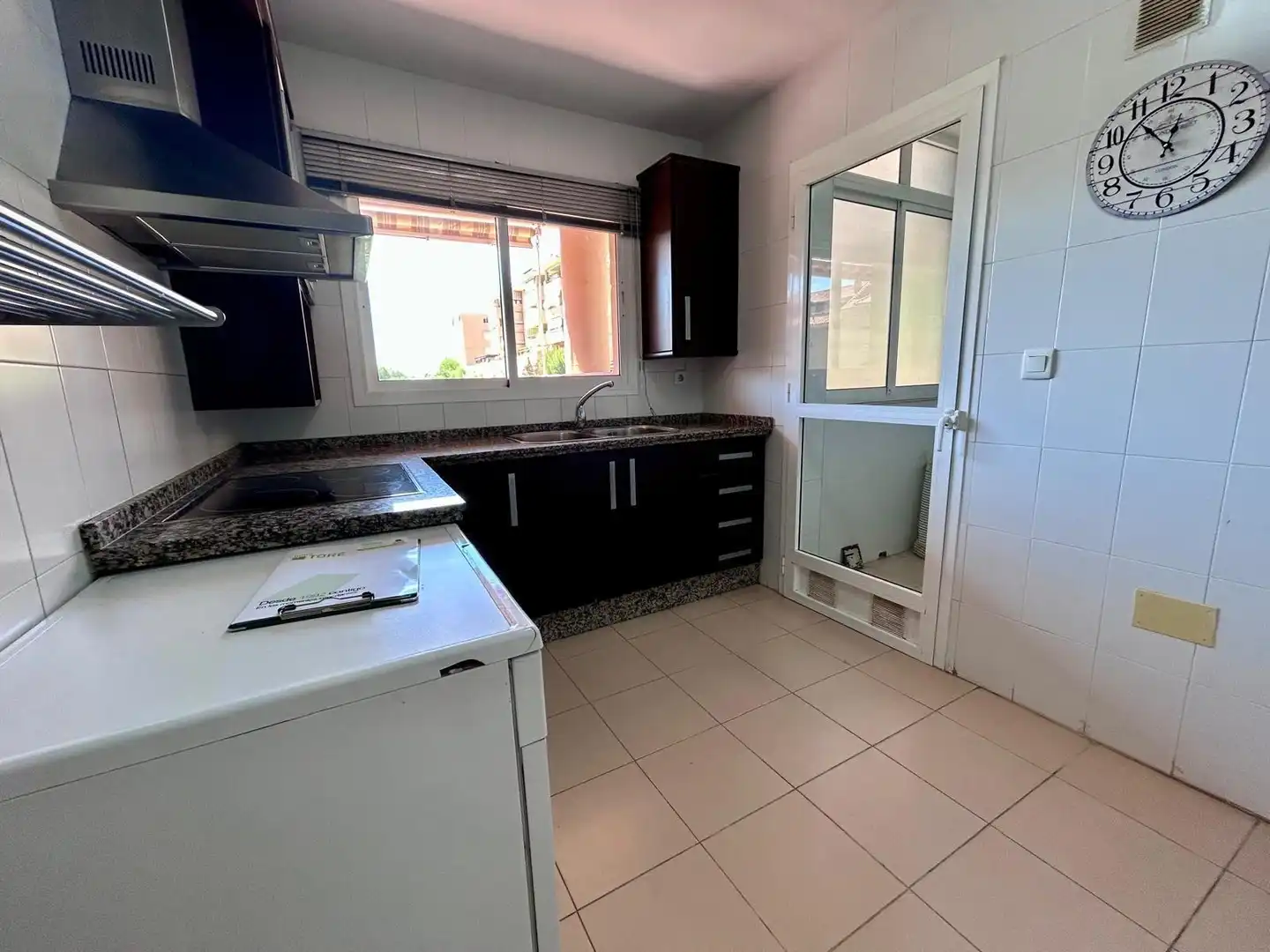Cuina de Pis en venda en Málaga amb Jardí privat, Terrassa i Piscina comunitària